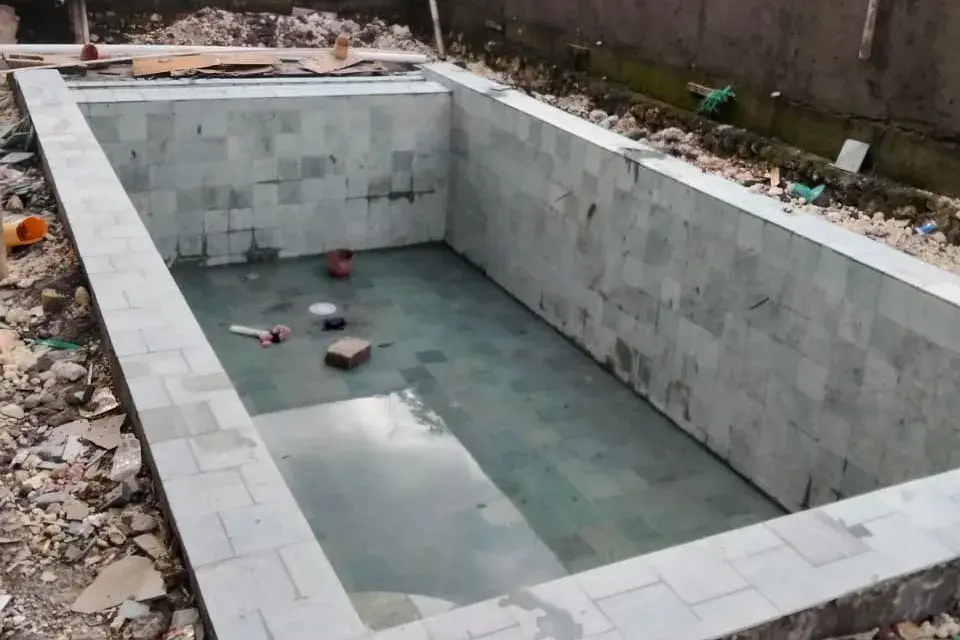 pembuatan kolam renang pak lidra unggasan, bali