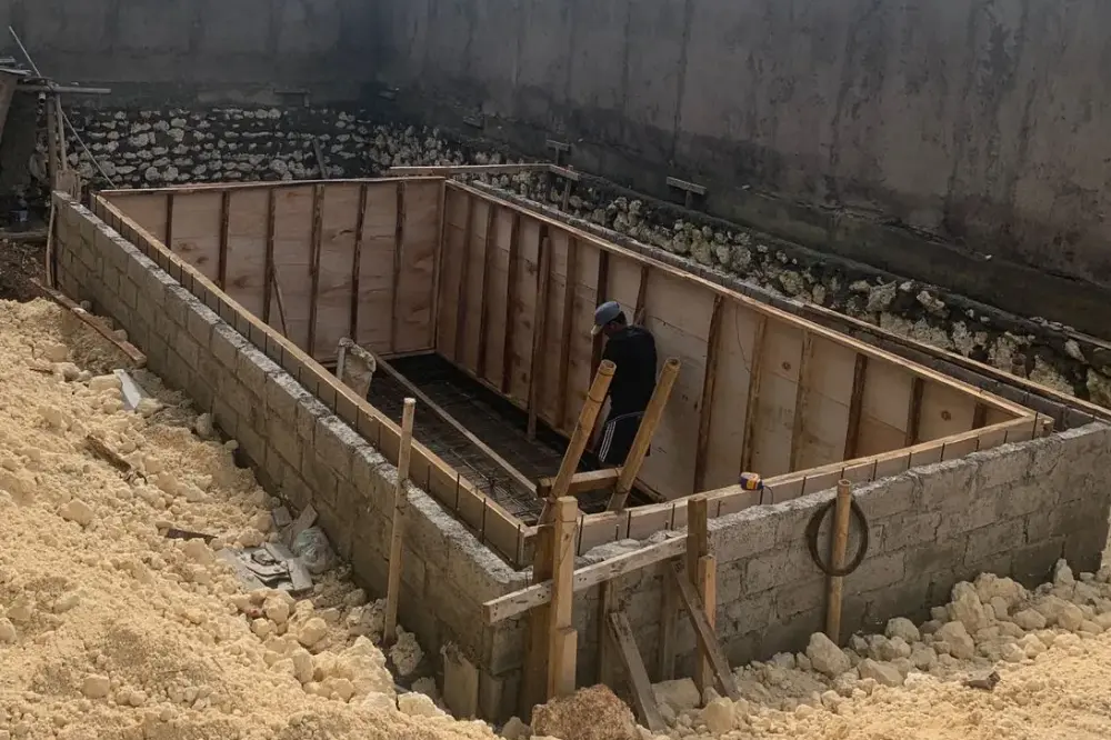 Pengecoran Monolit pada Kolam Renang