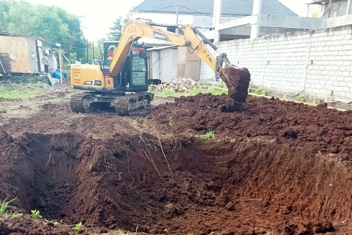 Penggalian Menggunakan Alat Berat