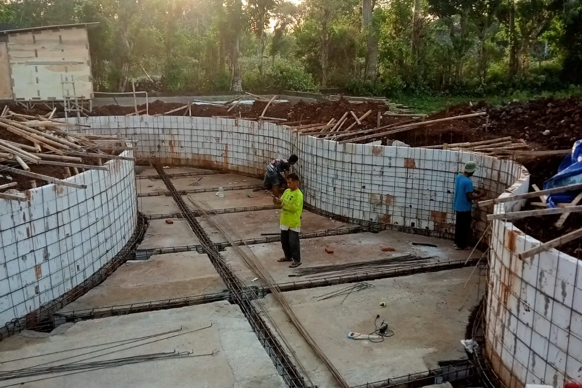 Pemasangan Besi pada Lantai Kerja