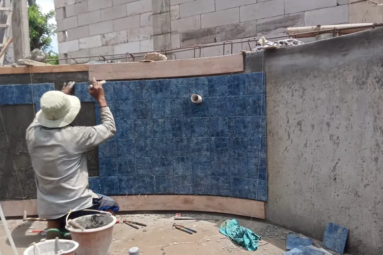 Pemasangan Keramik Rectura Kolam Renang